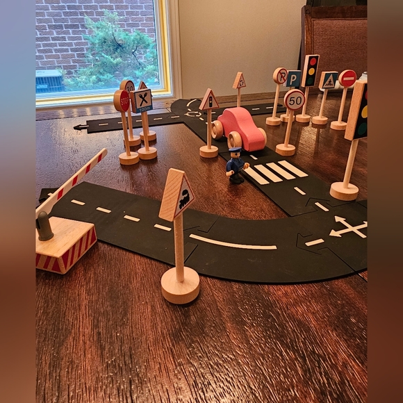 16 pieces wooden street signs for open ended play - Picture 3 of 5